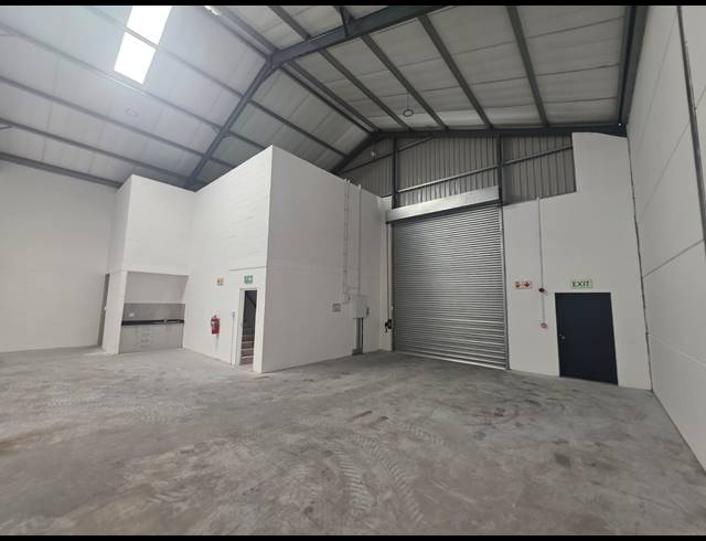507M² WAREHOUSE TO LET IN FIRGROVE INDUSTRIAL ESTATE